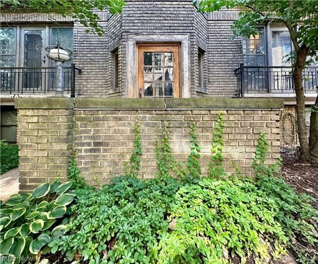 Building Photo - Charming 1-Bedroom Property in Prime Location