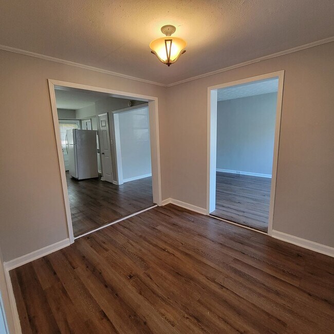 Building Photo - Roomy Cute Brick Ranch