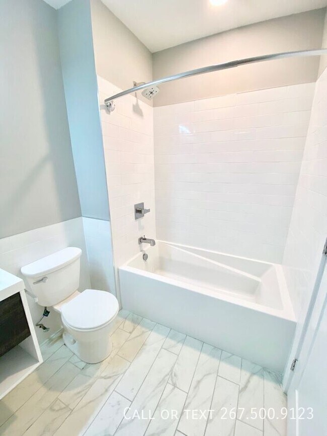 Building Photo - 1523 W Girard Ave