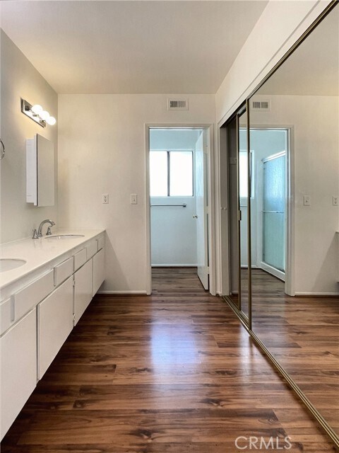 Building Photo - 4881 Royce Rd