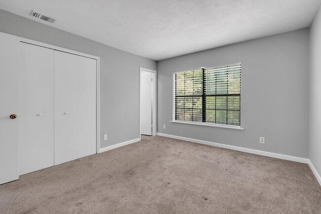 Building Photo - 27 Sierra Rd