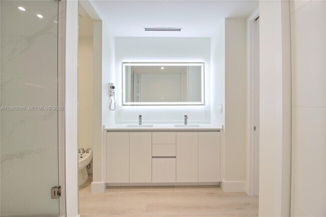 Building Photo - 151 Crandon Blvd