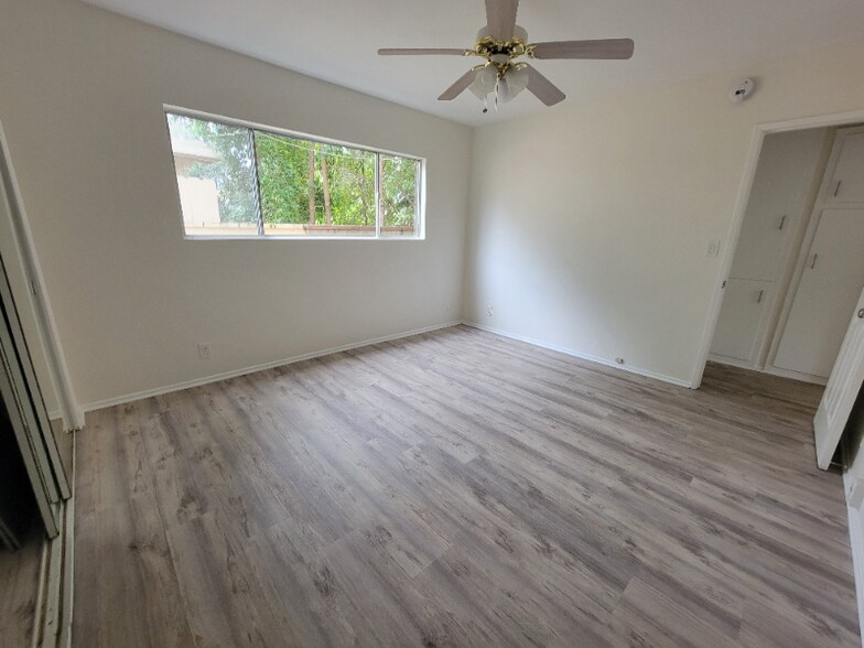 Building Photo - 13556 Wyandotte St