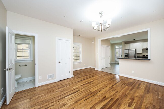 Building Photo - Spacious Home Move In Ready Downtown RVA