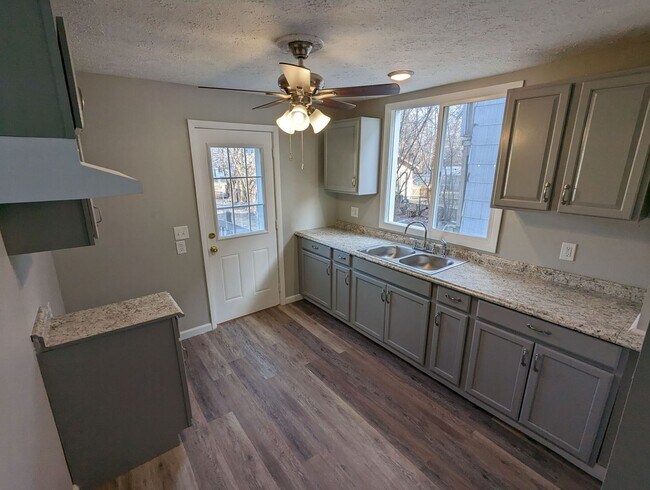 Building Photo - $599 Security Deposit Special