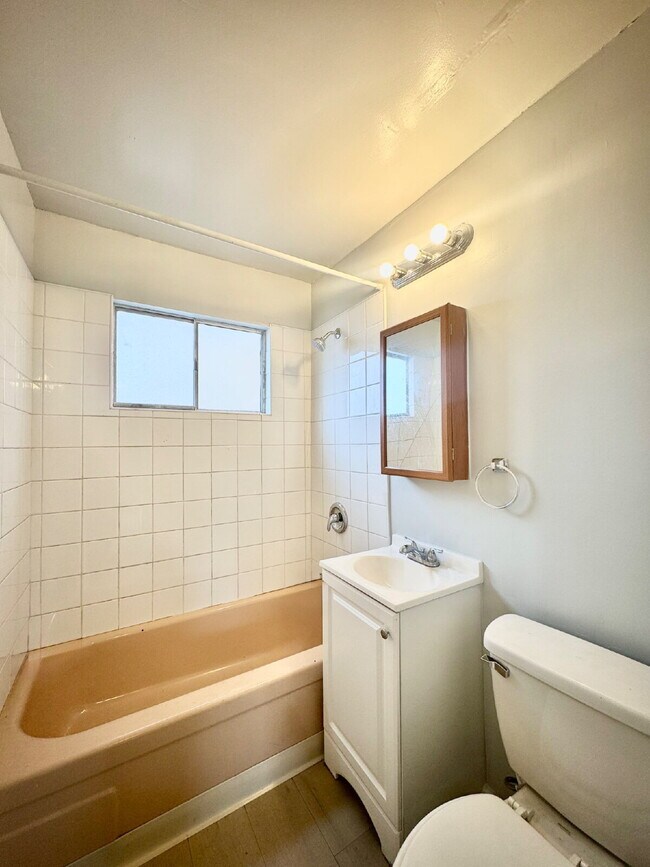 Building Photo - 922 N 1st St