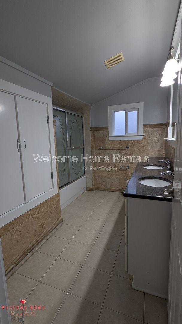 Building Photo - 4520 S Thompson Ave