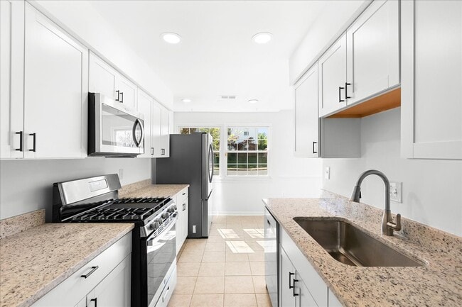 Building Photo - 239 Nottoway St SE