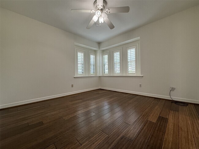 Building Photo - 5007 Shady Nook Ct