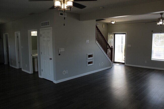 Building Photo - Now Available! Spacious 3 BR in Avon Schools