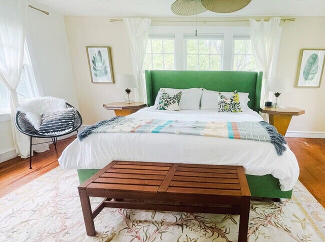 Building Photo - 446 27th St