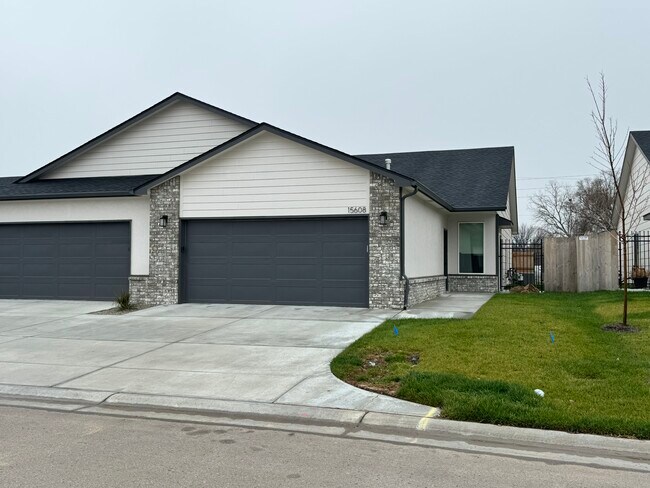 Primary Photo - 15608 E 21st Ct N