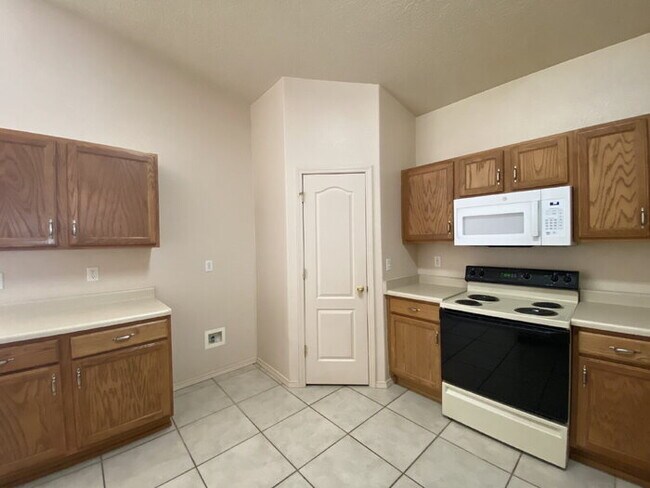 Building Photo - Spacious 3BR w/Office in the Cabezon Subdi...