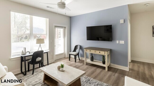 Building Photo - 556 Martin Rd SW