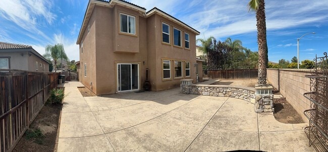 Building Photo - Perfect 4 Bedroom / 3 Bathroom Perris Home