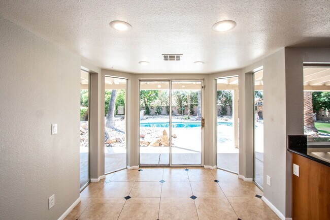Building Photo - 4BR Entertainers Dream, McCormick Ranch