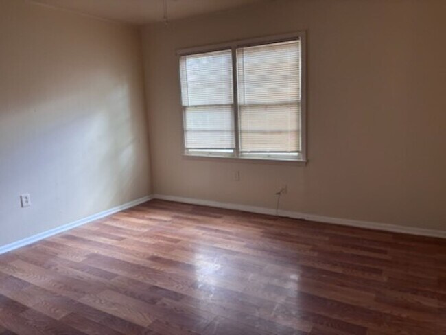 Building Photo - 3359 Suncrest Dr