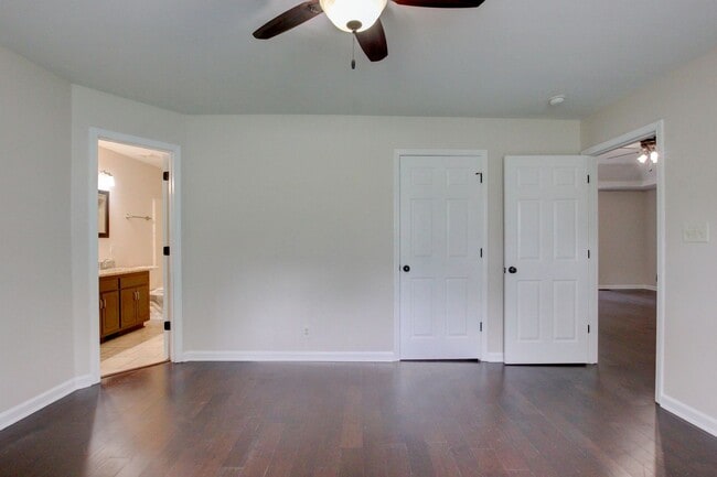 Building Photo - 3 bed 2 bath w sweet basement.  Go