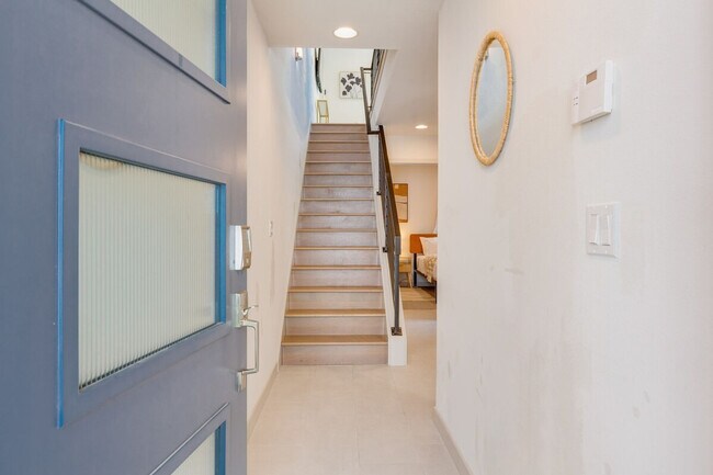 Building Photo - 2114 3rd Ave N