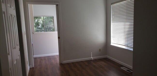 Building Photo - 19080stonegateroad.is4lease.com