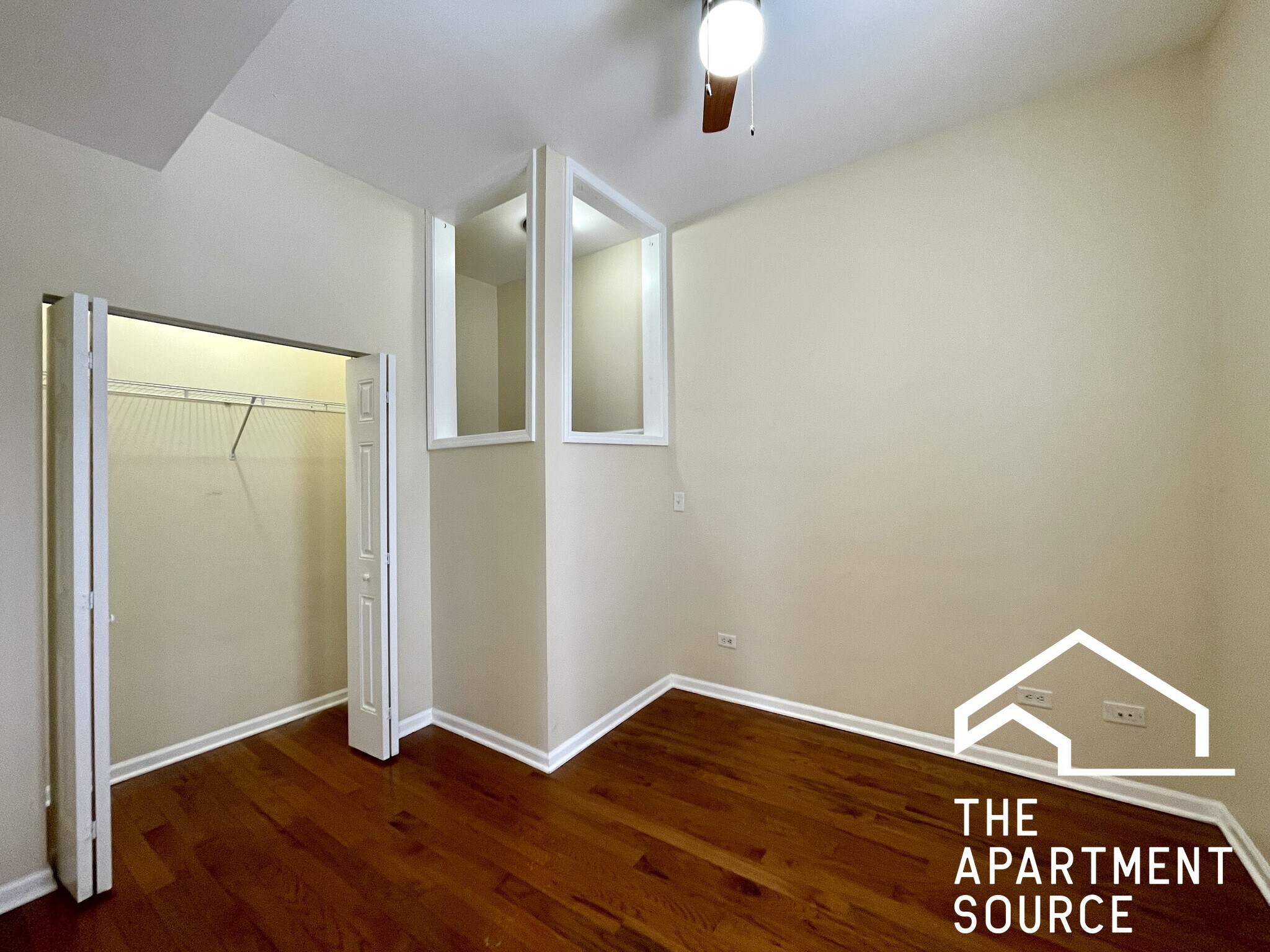 Building Photo - 2028 N Hamlin Ave