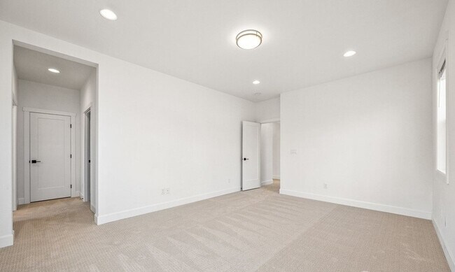 Building Photo - Gorgeous large 4 bedroom home in Tehaleh a...