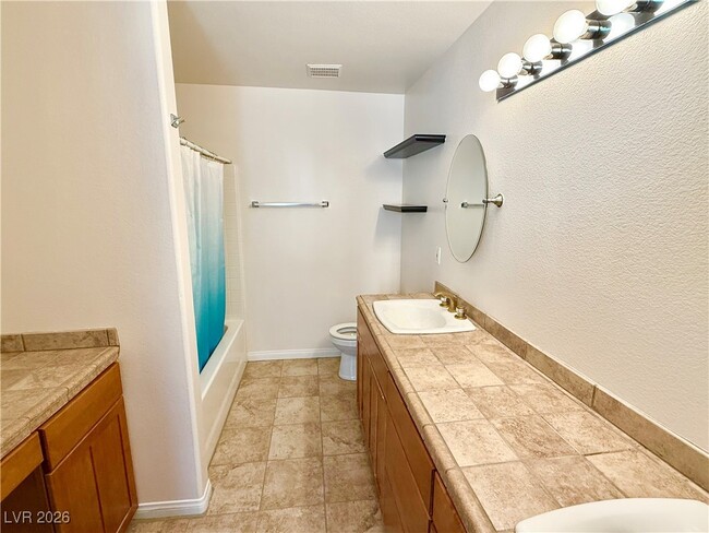 Building Photo - 1100 Dollar St