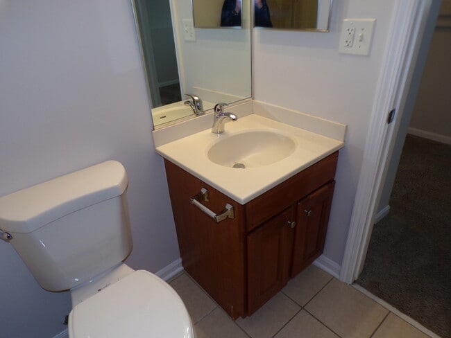 Building Photo - 583 S Parkside Dr