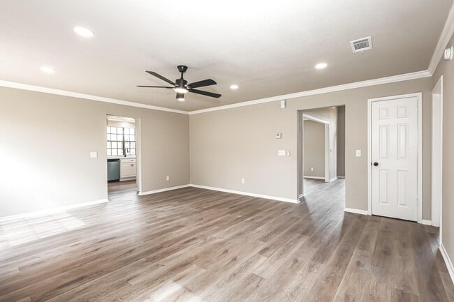 Building Photo - 18703 Evergreen Falls Dr
