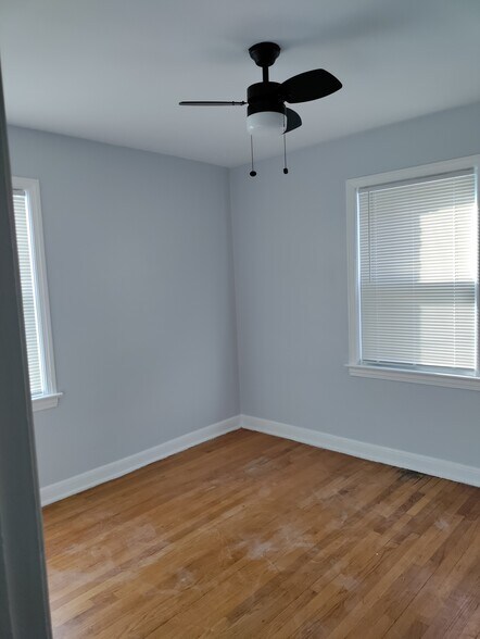 Building Photo - 8219 S King Dr