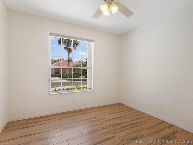 Building Photo - 5279 Brookview Dr