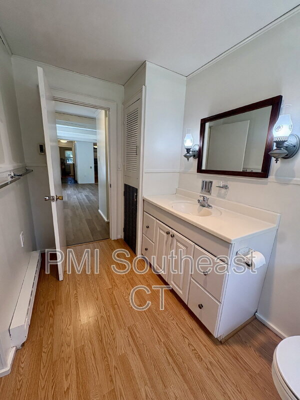 Building Photo - 226 Pequot Ave
