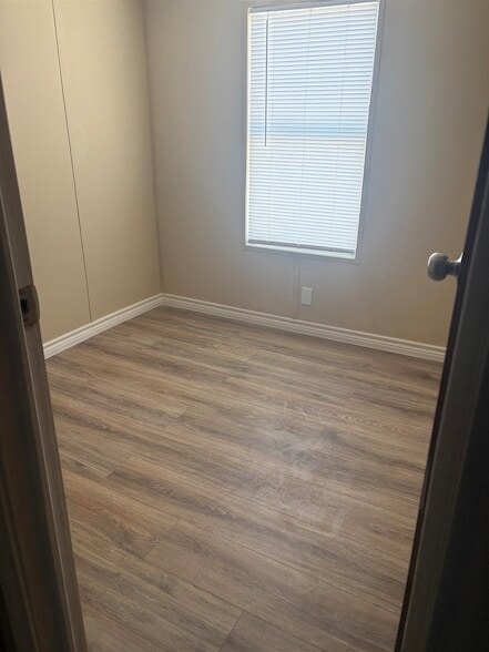 Building Photo - 339 Lewis Dr