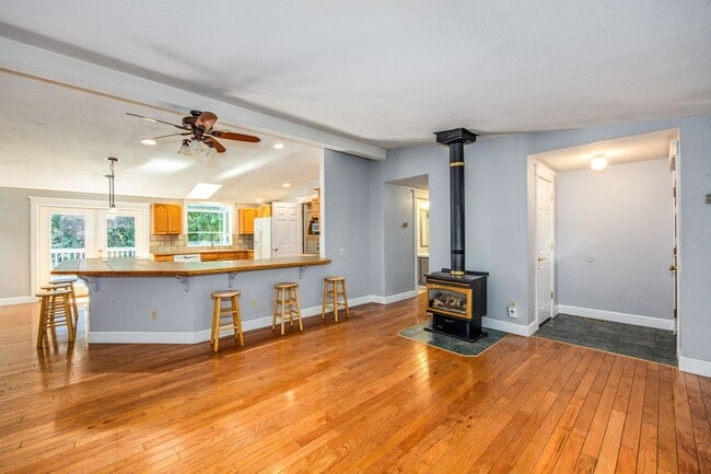 Building Photo - 4+ Bedroom Home - Surrounded by Nature, ne...