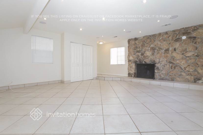 Building Photo - 17552 Cantara St