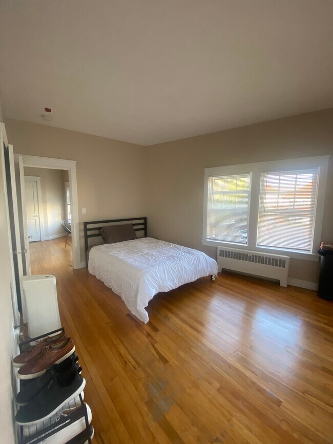 Building Photo - 107 Bellevue Ave