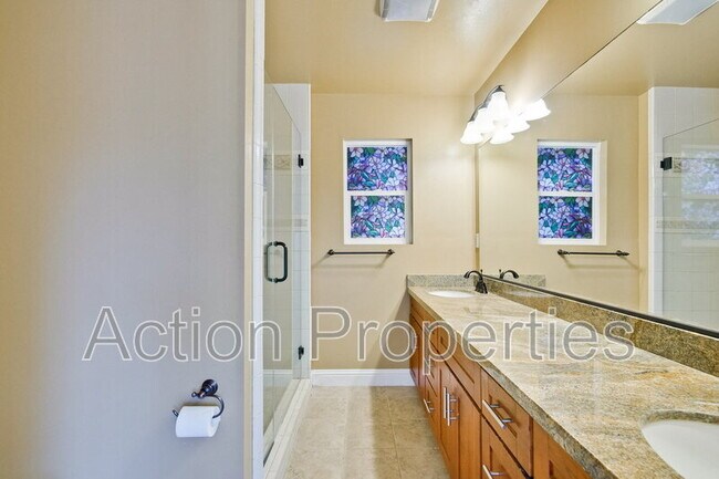 Building Photo - 649 Hollingsworth Dr