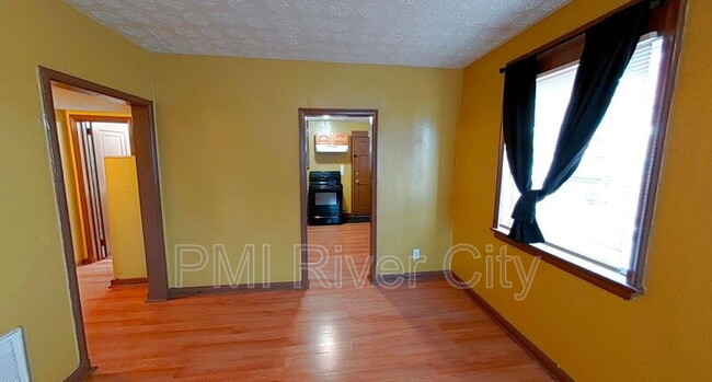 Building Photo - 237 E 21st St