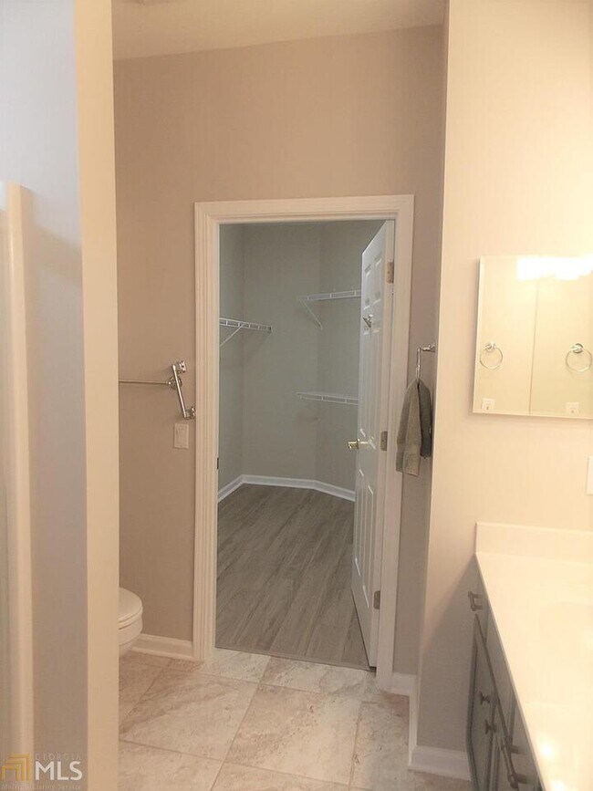 Building Photo - 2310 Applegate Ln