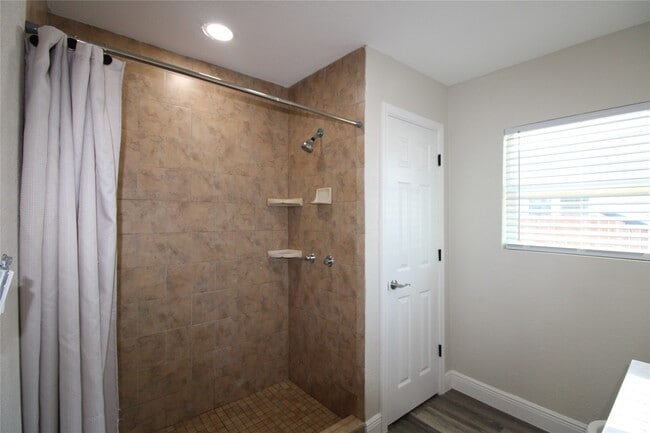 Building Photo - 6925 Avenue N