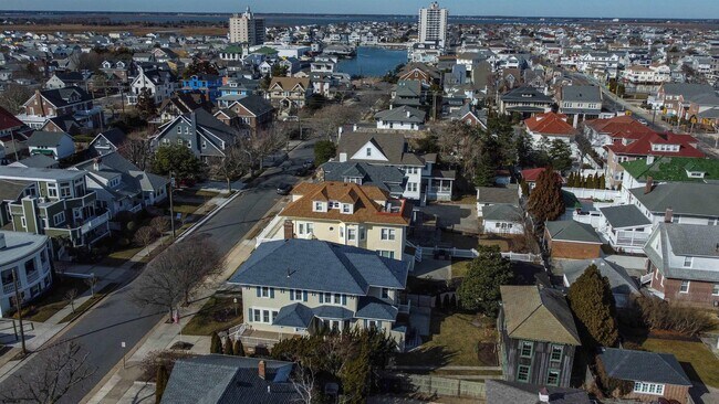 Building Photo - 17 S Derby Ave