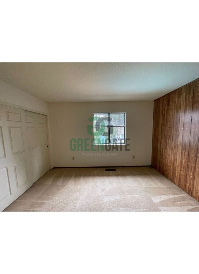 Building Photo - PRICE REDUCED! Beautiful 3 bedroom 2.5 Bath home READY NOW in MODESTO!! With POOL!!