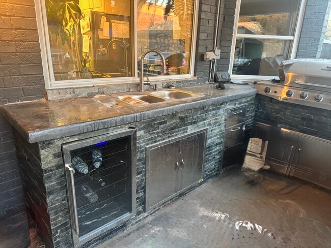 Building Photo - 6437 Dawn Dr