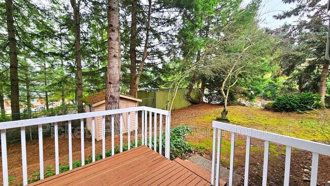 Building Photo - 12220 Ravena Pl NW