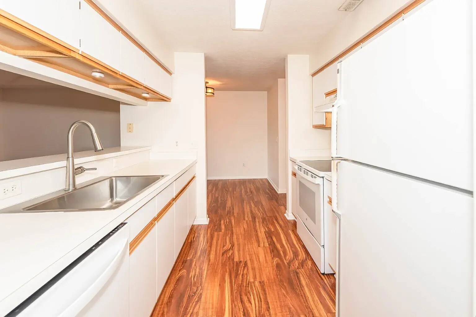 Fully Equipped Kitchen - 1417 Heatherwood Ln
