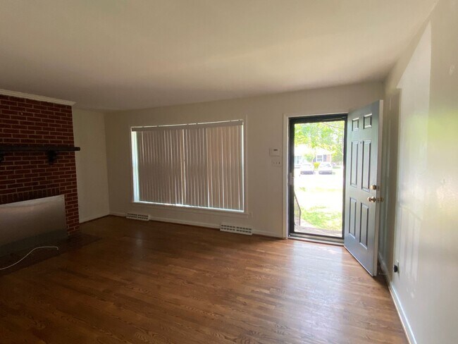 Building Photo - --  AVAILABLE IMMEDIATELY  -- 3 BR / 1 BA West End Home, Fenced in Backyard. Available Immediately!