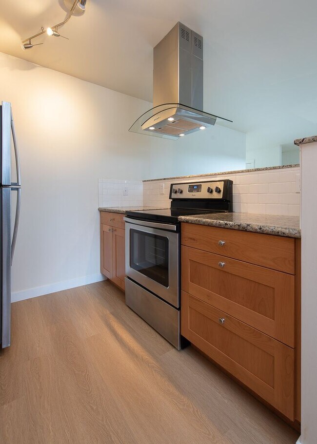 Building Photo - 8220 169th Ave NE