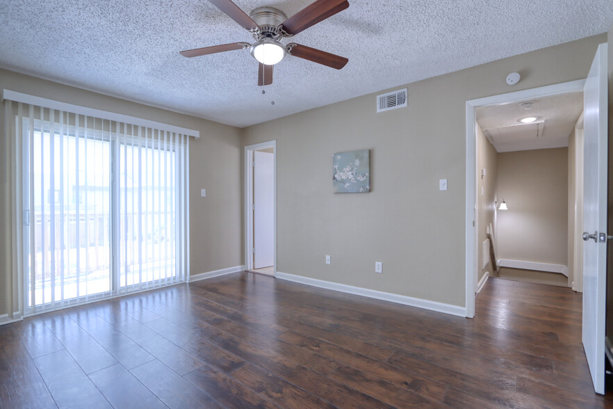 Building Photo - 711 Harbour Town Dr