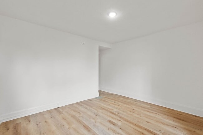 Building Photo - MOVE IN TODAY! GORGEOUS 2-bedroom in DORMO...