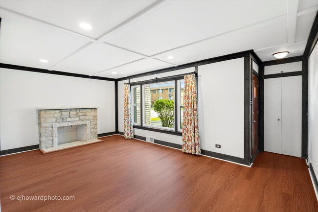 Building Photo - 804 S President St